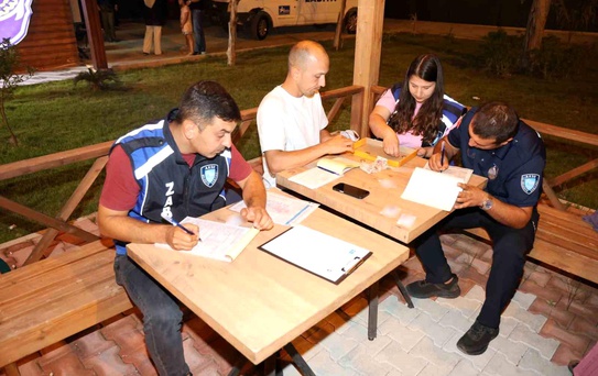 Aksu'da zabıta ekiplerinden dilenci denetimi