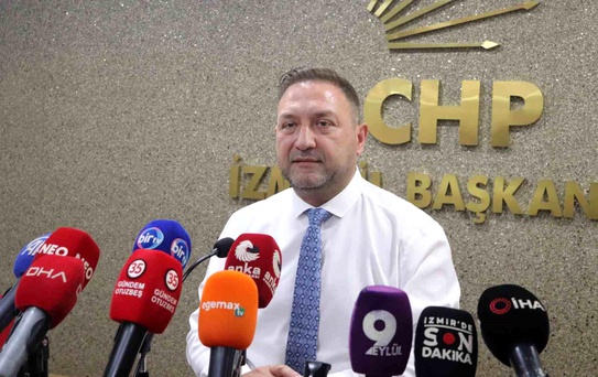 CHP İzmir'de gergin devir teslim: 'Kan dökmeden teslim aldık'