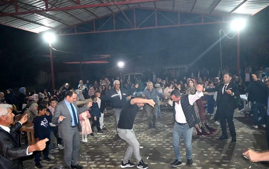 Kaymakam Düğünde Dans Etti