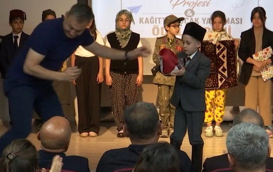 Minik Tuna'nın Zeybek Performansı