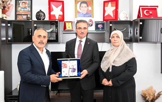 Vali Baruş'tan şehit ailelerine ziyaret