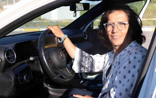 Mezara Gitmek İçin Ehliyet Aldı