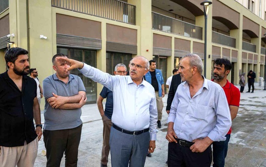 Başkan Er çarşı merkezinde incelemelerde bulundu