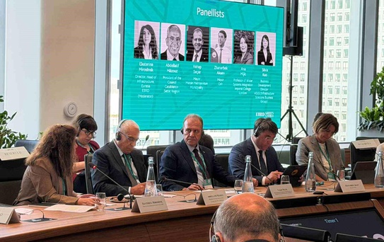 Vahap Seçer Londra'da su yönetimini anlattı