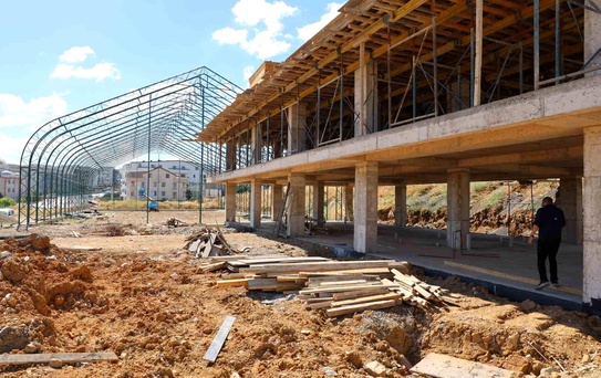 Darıca'da 100 milyon lira destekli spor kompleksinin inşası sürüyor