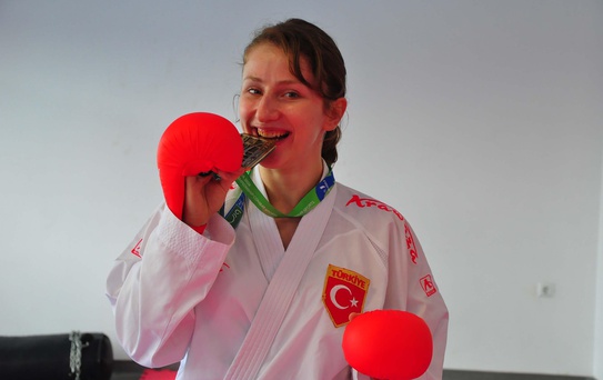 Nurbade Büber Dünya Şampiyonu Oldu