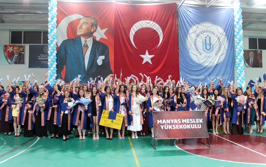 Manyas MYO'da mezuniyet coşkusu