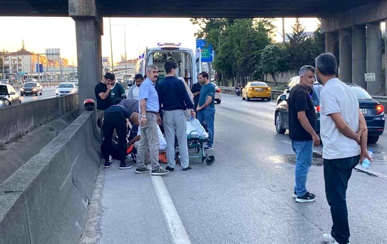 Motosiklet otomobile çarptı: Sürücü ağır yaralandı