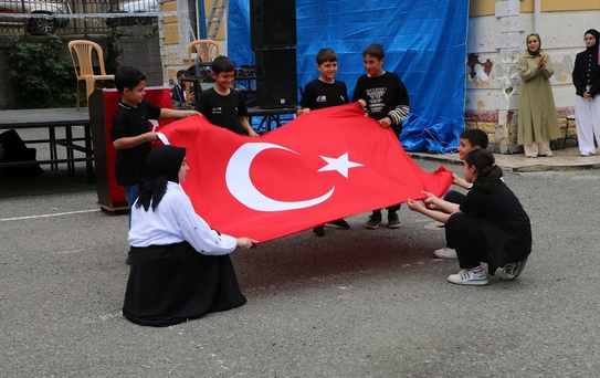 Cumapazarı Okulunda Yıl Sonu Şenliği