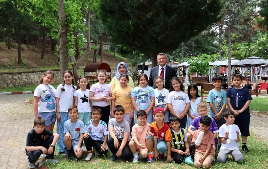 Öğrenciler Şeyh Edebali Türbesi'nde