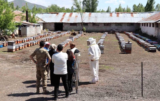 Kaymakam Duman Üreticileri Ziyaret Etti
