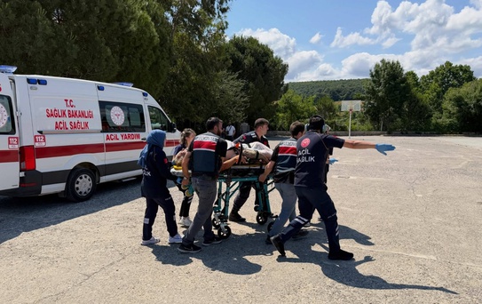 Alaçam'da Traktör Devrildi, Çiftçi Yaralandı