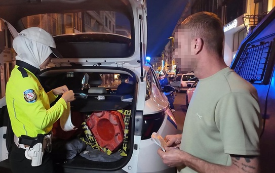 4 gün önce aldığı ehliyeti alkolden kaptırdı