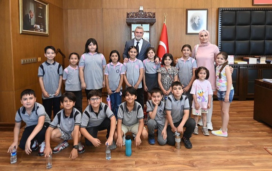 Başkan Görgel minik öğrencileri ağırladı