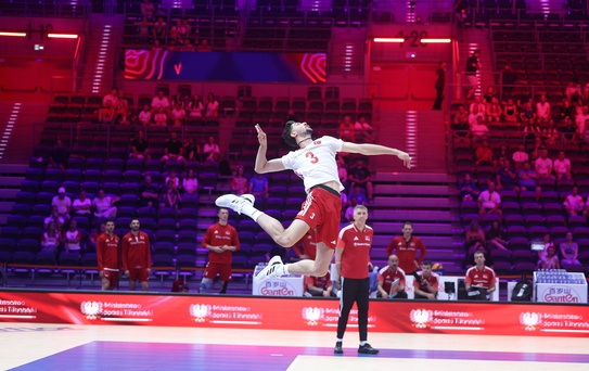 Milliler, Çin'i 3-0 Yenerek VNL'e Başladı