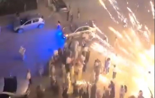 Nişanda havai fişek davetlilerin üzerine patladı! Herkes can havliyle kaçıştı