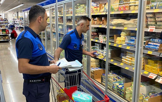 Tosya'da zabıta ekipleri maketleri denetledi