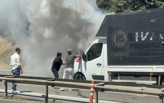 Üsküdar'da Kamyonet Yangını Kontrol Altına Alındı