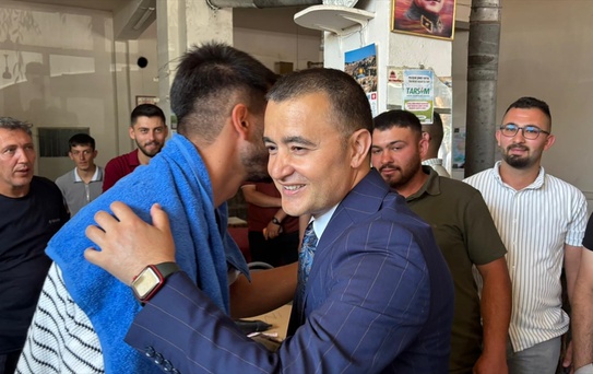 Kaymakam Bilici köyde damat tıraşına katıldı