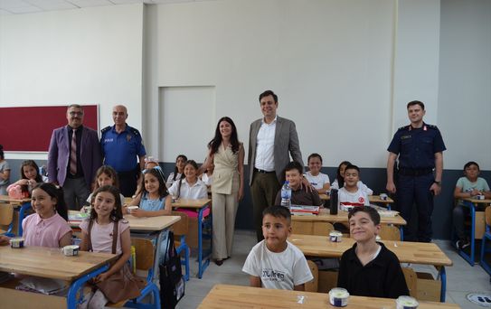 Şabanözü ve Ilgaz'da 1749 öğrenci karne aldı, yaz tatili başladı