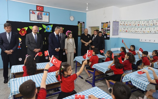 Öğrencilere Karne Sevinci