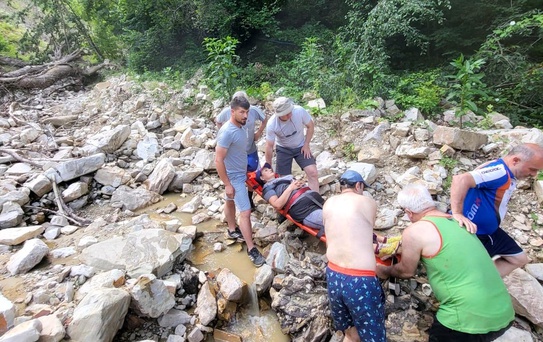 Harmankaya Şelalesi'nde Yaralanan Turist Kurtarıldı