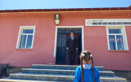 Tek öğrencili okulda karne sevinci