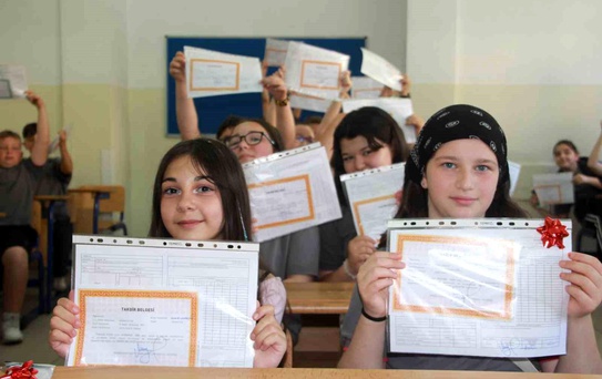 Ordu'da 123 bin öğrencinin karne heyecanı