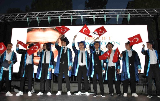 SAL Lisesi 17. Mezunlarını Uğurladı
