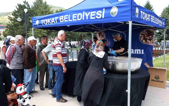 Tokat Belediyesi'nden 12 bin kişiye aşure ikramı