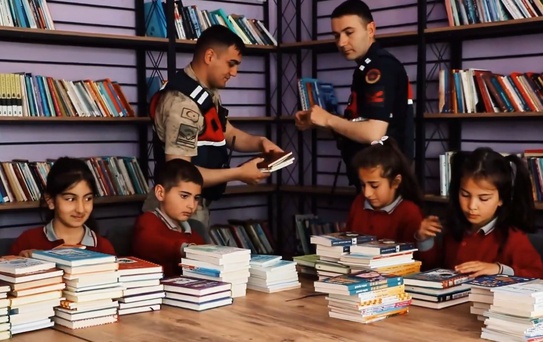 Munzur’dan Sayfalara Yolculuk: Köy Okullarına Kitap Desteği