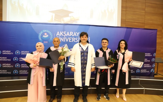 71 Yaşında Üniversite Mezunu