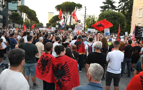 Arnavutluk'ta Trump bağlantılı projeye 28 gündür protesto