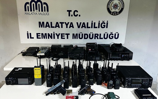 Malatya'da emniyetin frekanslarını dinledikleri iddia edilen 6 kişi yakalandı