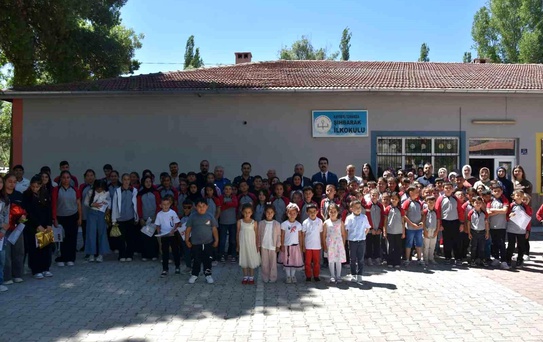 Tomarza'da protokol, öğrencilerin karne heyecanına ortak oldu