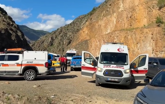 Şavşat'ta Dereye Düşen Kamyonetin Sürücüsü Bulundu