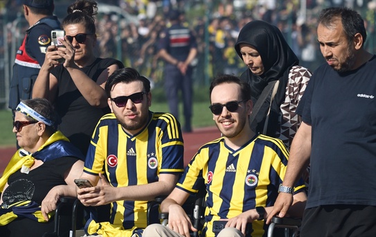 Fenerbahçe, Taraftarla İlk Antrenmanını Yaptı