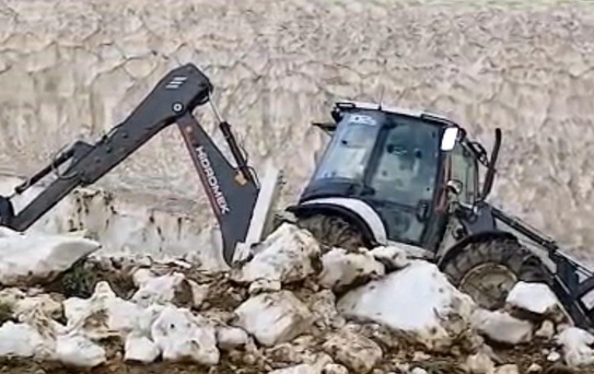 İran sınırındaki yayla yolları kardan temizleniyor