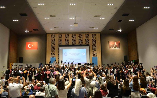 Uludağ Üniversitesi'nde Mezuniyet Coşkusu