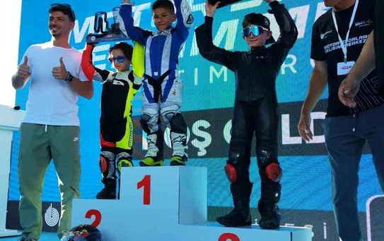 5 yaşındaki sporcu Türkiye Süpermoto Şampiyonası'nda şampiyonluğa ulaştı