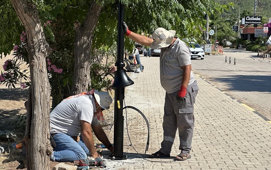 Adrasan Sahil Yolu Aydınlatıldı