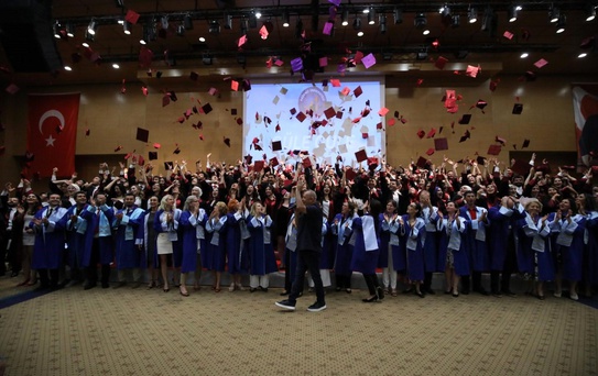 Akdeniz Üniversitesi'nde 238 yeni hekim mezun oldu
