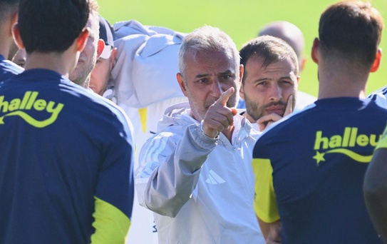 İsmail Kartal 'Bu sezon bizimle olacaklar' deyip 2 futbolcunun adını verdi