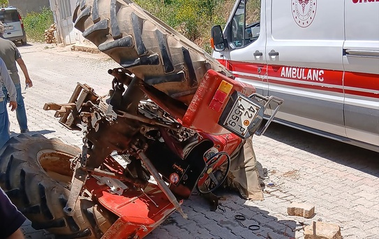 Traktör Devrildi: Sürücü Hayatını Kaybetti