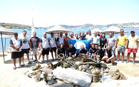 Bodrum'da deniz dibinden 370 kilogram atık çıkarıldı