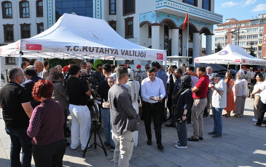 Kütahya'da binlere aşure ikramı