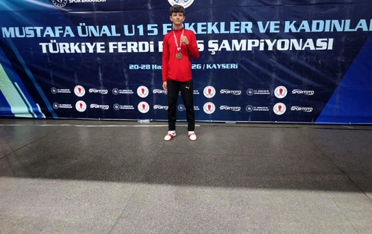 Kütahyalı Boksör Mehmet Turan Delibaş Türkiye üçüncüsü oldu