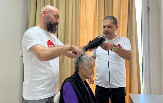 Kanser Hastalarına Ücretsiz Saç Bakımı