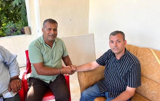 Tekerlekli sandalyesiyle otobüse binemeyen vatandaş, engelliler derneğine bağışta bulunması şartıyla şoförle barıştı