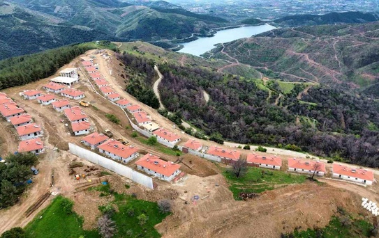 Ödemiş'te yangın mağdurlarına TOKİ'den 138 yeni ev teslimi